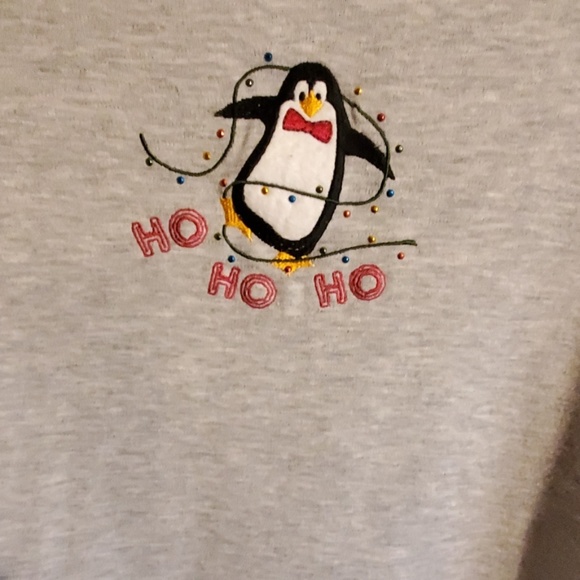 Gray knit holiday tee shirt - Picture 2 of 3